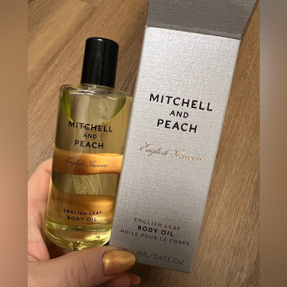 Mitchell and Peach English Leaf Body Oil